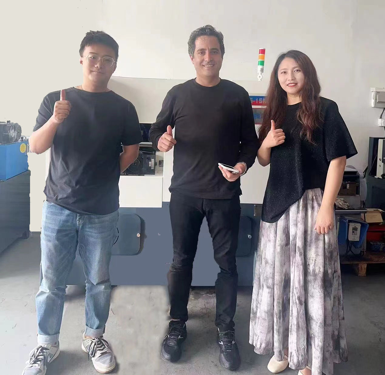 우리 스레드 롤링 머신 팩토리를 방문하기 위해이란 고객을 환영합니다.